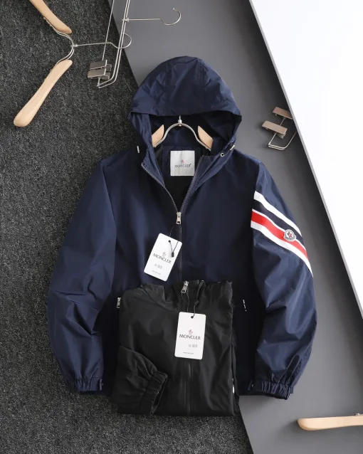 Moncler Mäntel in Premiumqualität, schwarzer Nylon-Stickerei-Stil