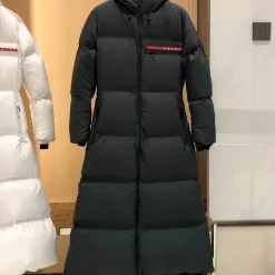 Prada Daunenjacken-Kollektion in Premiumqualität