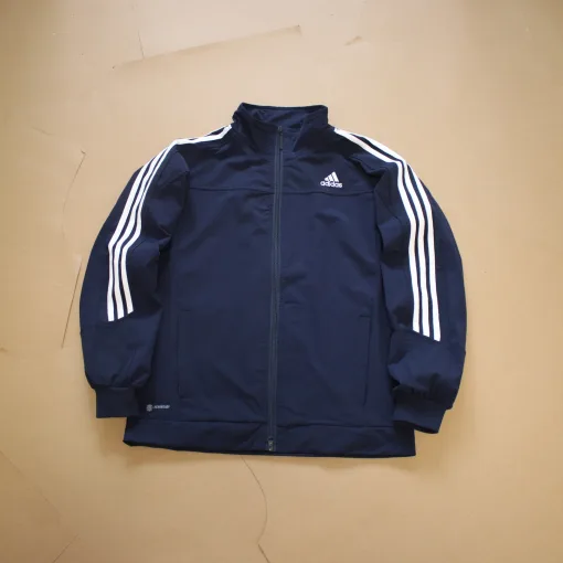 Luxus-Mantel von Adidas aus der Navy Stripe Collection