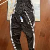 Hochwertige Adidas Hose im schwarzen Streifenstil