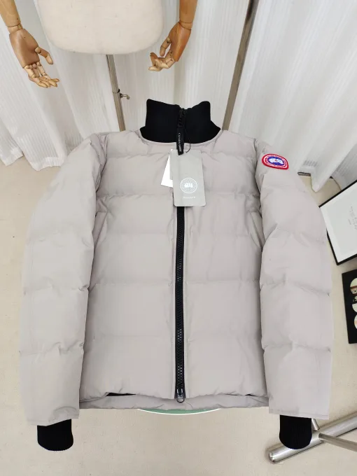 Luxus-Daunenjacken von Canada Goose im schwarzen Monogramm-Stil