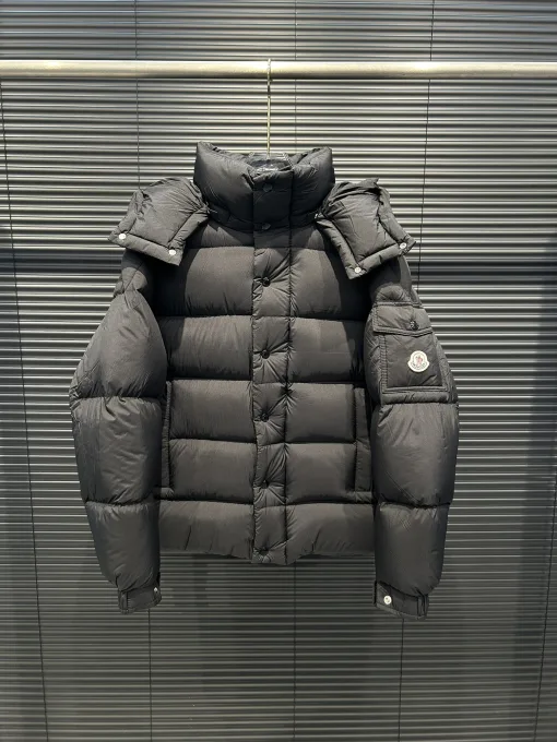 Luxuriöse Daunenjacke im Moncler-Stil