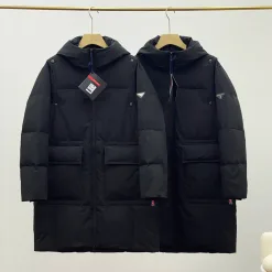 Hochwertige Prada Daunenjacken Schwarz Casual Luxury