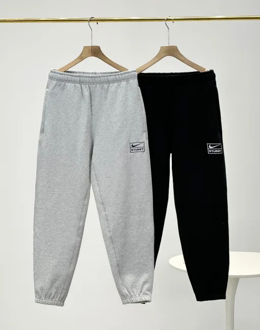 Hochwertige Nike Hose aus grauem Fleece der Solid Collection