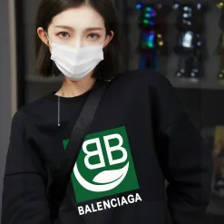 Hochwertiger Balenciaga Hoodie aus grüner Fleece-Logo-Kollektion