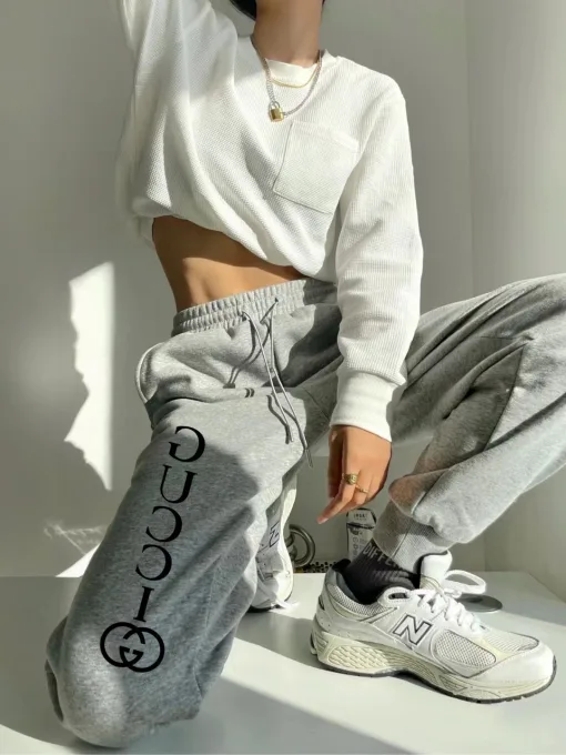 Hochwertige Gucci Jogginghose aus der Silber-Logo-Kollektion
