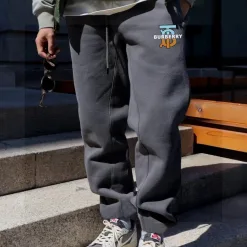 Hochwertige Burberry-Hosen in Grau mit Monogramm-Kollektion