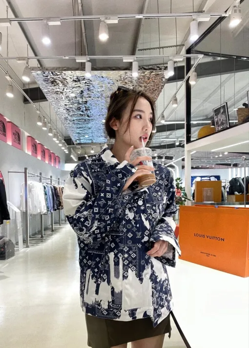 Luxus-Jacken von Louis Vuitton im Sky Denim Print Style