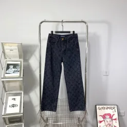 Bestseller Louis Vuitton Jeans im Gold-Monogramm-Stil