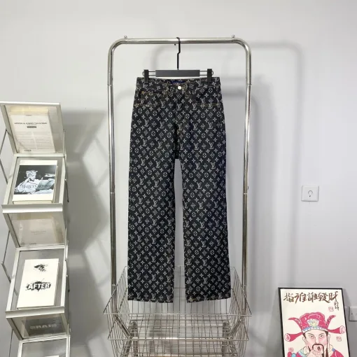 Premium-Kollektion aus Kalbslederstickereien von Louis Vuitton Jeans