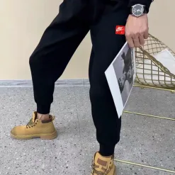 Bestseller Nike Jogginghose aus roter Fleece-Logo-Kollektion