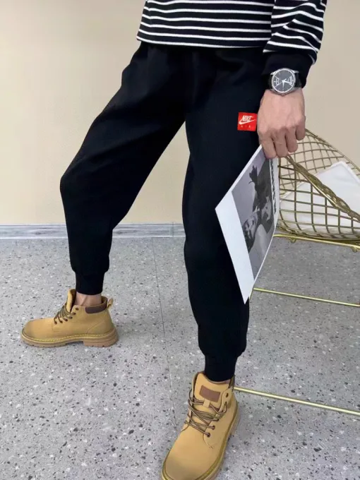 Bestseller Nike Jogginghose aus roter Fleece-Logo-Kollektion