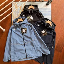 Hochwertige Descente-Jacke in Blau