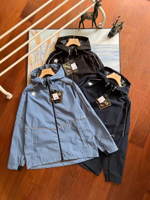 Hochwertige Descente-Jacke in Blau