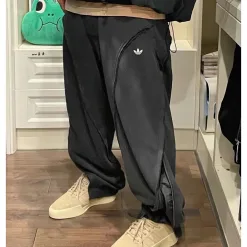 Hochwertige Adidas Jogginghose in Schwarz, Strick-Patchwork-Kollektion