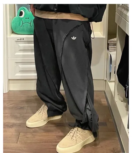 Hochwertige Adidas Jogginghose in Schwarz, Strick-Patchwork-Kollektion