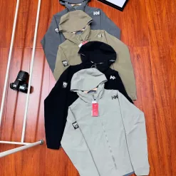 Hochwertiger Helly Hansen Mantel im schwarzen Logo-Stil