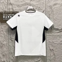 Hochwertiges, kurzärmeliges, atmungsaktives Descente-Shirt aus braunem Nylon