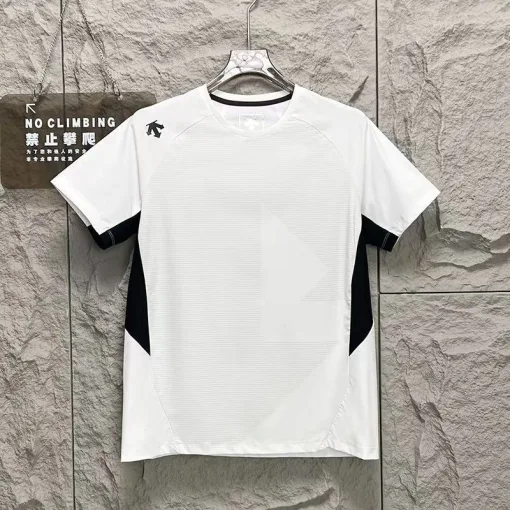 Hochwertiges, kurzärmeliges, atmungsaktives Descente-Shirt aus braunem Nylon