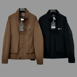 Luxus-Mantel von Nike im schwarzen Logo-Stil