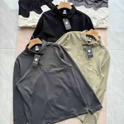 Hochwertiges Descente Langarmshirt aus schwarzer Baumwolle aus der Urban Collection