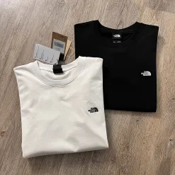 Luxuriöses T-Shirt von The North Face aus Baumwolle, atmungsaktiv