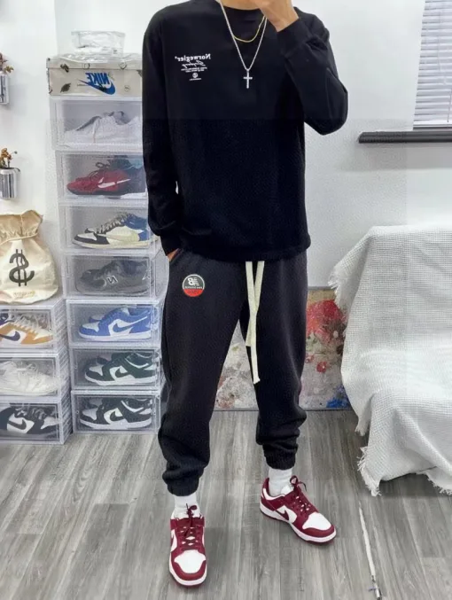 Bestseller New Balance Jogginghose im grauen Leder-Print-Stil