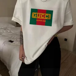 Hochwertige Gucci Kurzarm-Kollektion aus weißer Baumwolle mit Logo