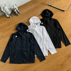 Hochwertige Kurzarm-Sportkollektion von The North Face in Weiß