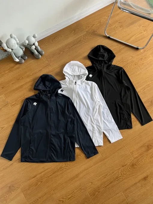 Hochwertige Kurzarm-Sportkollektion von The North Face in Weiß