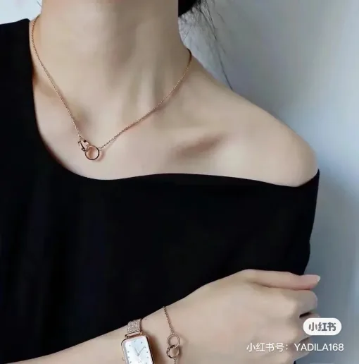 Luxus-Halskette aus der Cartier Classic-Kollektion in Gold