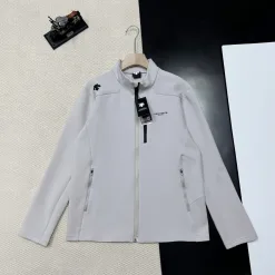 Premium Descente Mantel im schwarzen Logo-Stil