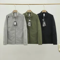 Luxus-Mäntel von Descente in Schwarz, atmungsaktive Kollektion