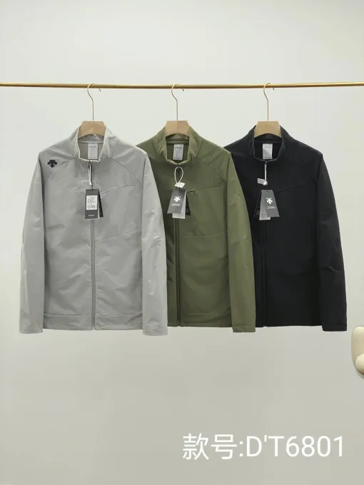 Luxus-Mäntel von Descente in Schwarz, atmungsaktive Kollektion