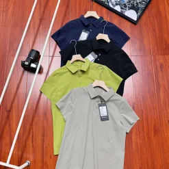 Luxuriöses Lululemon Kurzarm-Shirt aus schwarzem Polyester im klassischen Stil