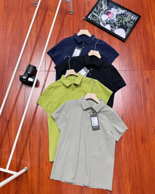 Luxuriöses Lululemon Kurzarm-Shirt aus schwarzem Polyester im klassischen Stil