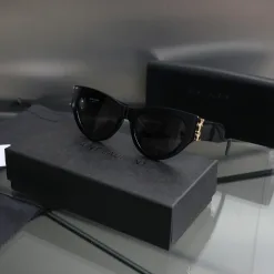 Premium Yves Saint Laurent Sonnenbrille im Logo-Stil