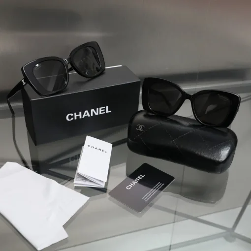 Hochwertige Chanel Sonnenbrille Schwarz Logo Luxus