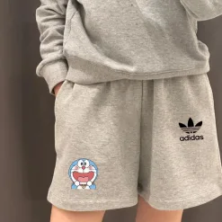 Hochwertige Adidas Shorts in Schwarz mit Print