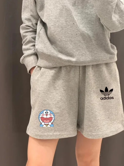 Hochwertige Adidas Shorts in Schwarz mit Print