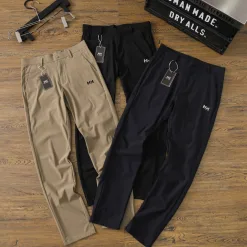 Luxuriöse Helly Hansen Shorts aus schwarzem Fleece der Urban Collection