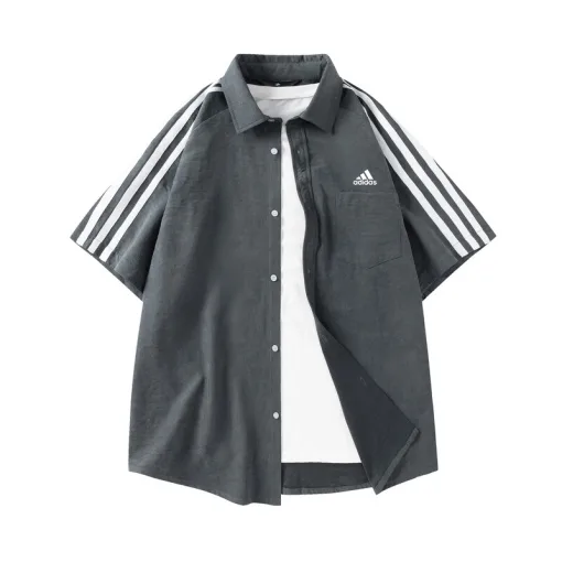 Hochwertige Adidas Kurzarm-Kollektion mit schwarzen Streifen
