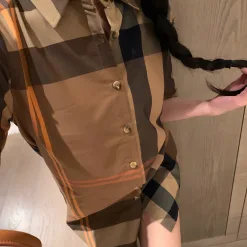 Hochwertiges Burberry-Hemd im Karo-Stil