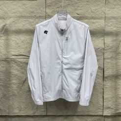 Luxus-Mäntel von Descente in Schwarz, atmungsaktive Kollektion