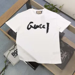 Premium Gucci Kurzarmhemd aus schwarzer Baumwolle im Logo-Stil