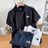 Premium The North Face Kurzarm-T-Shirts Schwarz Baumwolle Bestickter Stil