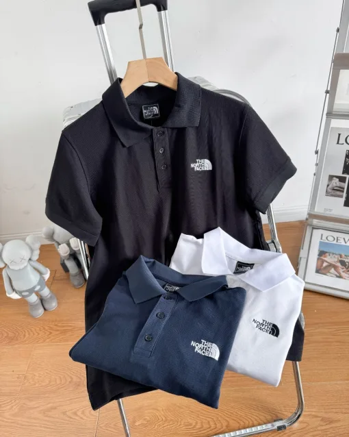 Premium The North Face Kurzarm-T-Shirts Schwarz Baumwolle Bestickter Stil