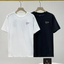 Luxuriöse Nike Kurzarm-Kollektion aus schwarzer Baumwolle mit Stickerei