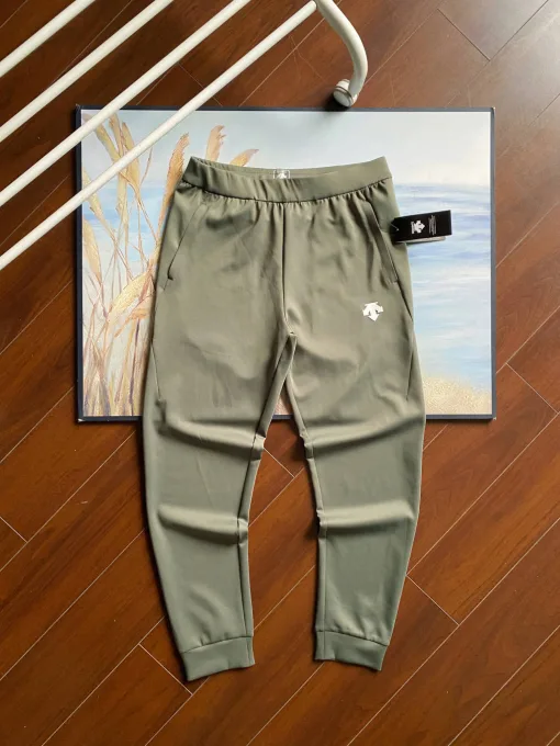 Premium Descente Hose im schwarzen Logo-Stil