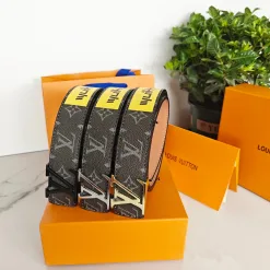 Hochwertiger Louis Vuitton Gürtel in Schwarz im klassischen Stil